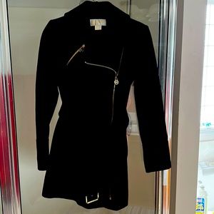 Nice dress coat. Black and fits prefect to body.